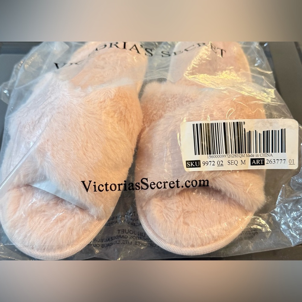 Victoria’s Secret Open Toe Faux Fur Slippers - Picture 8 of 9